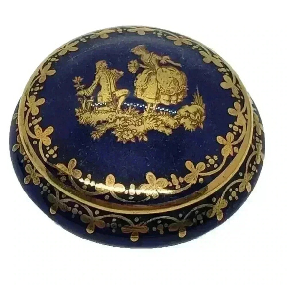 Vintage Limoges France Blue Courting Couple Trinket Pill Box Gold Trim Signed - Picture 1 of 13